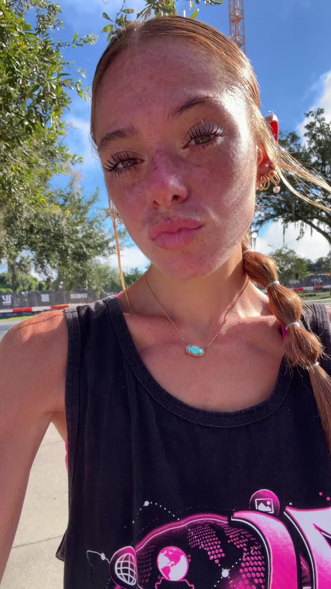 @Ellie☘️
