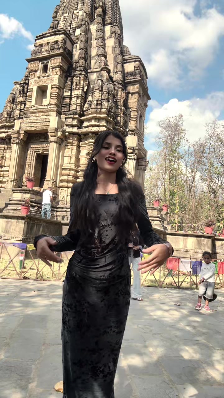 @ऋतु 🦋🖤