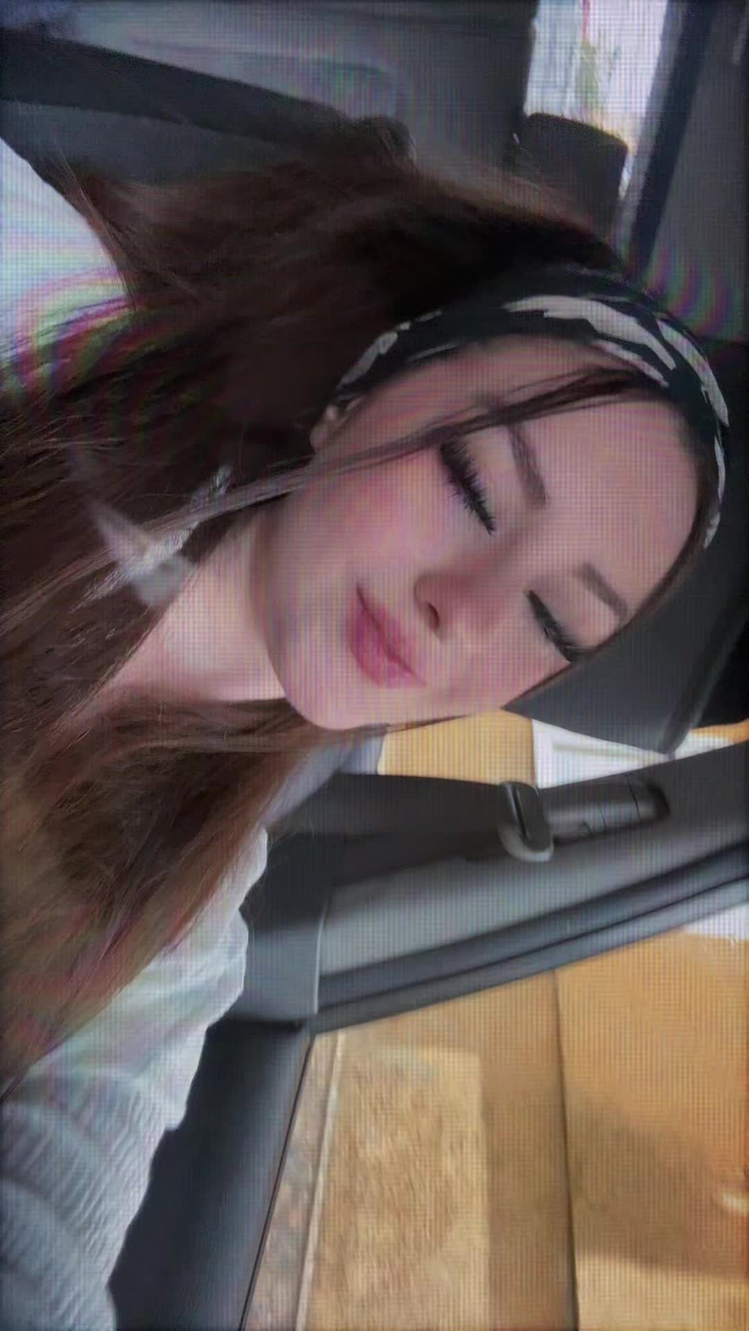 @iulia🧸