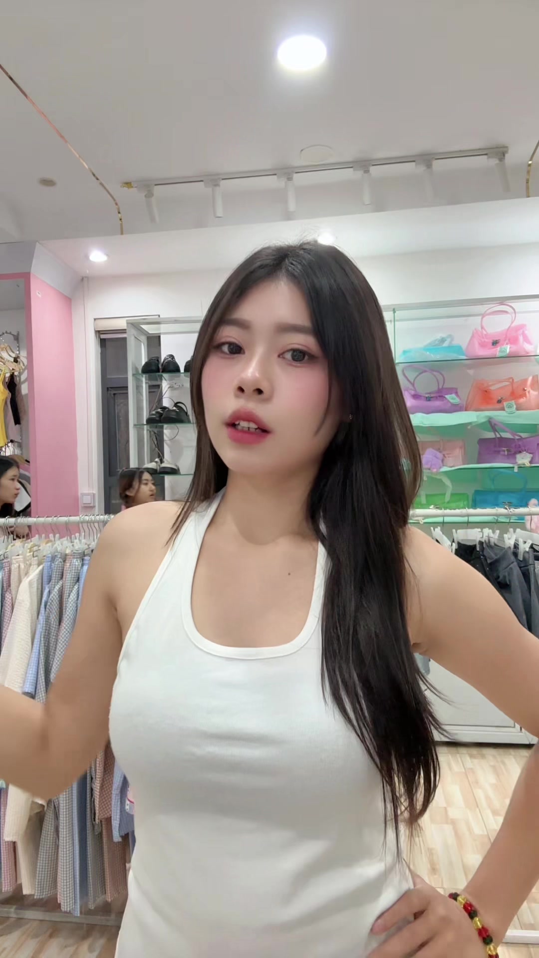 @MAY KHA LWIN🍓