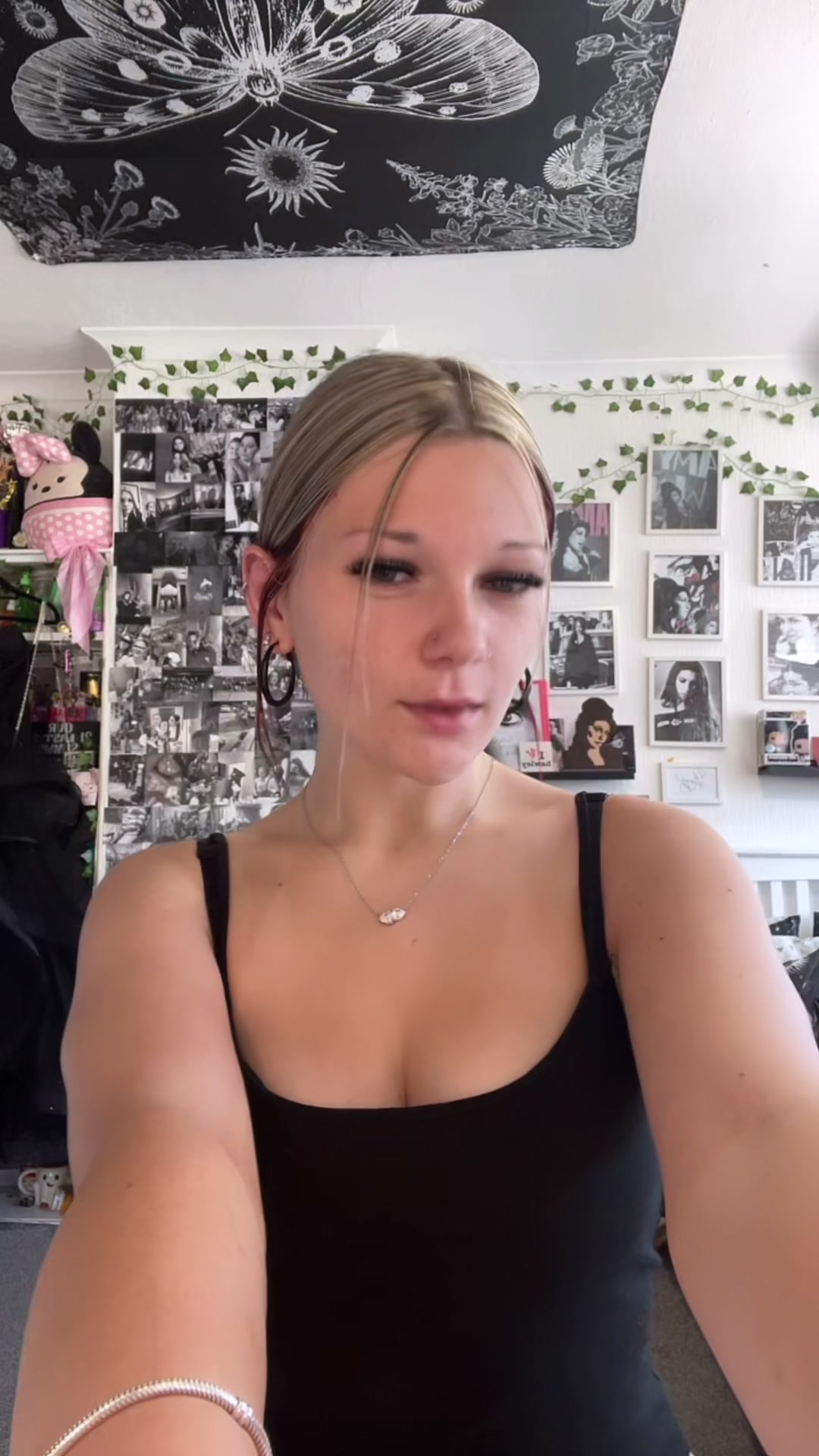 @bonnie🕸️.