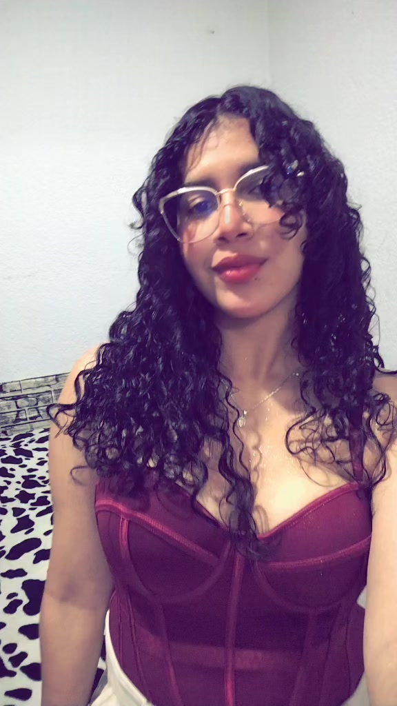 @Mónica🖤.