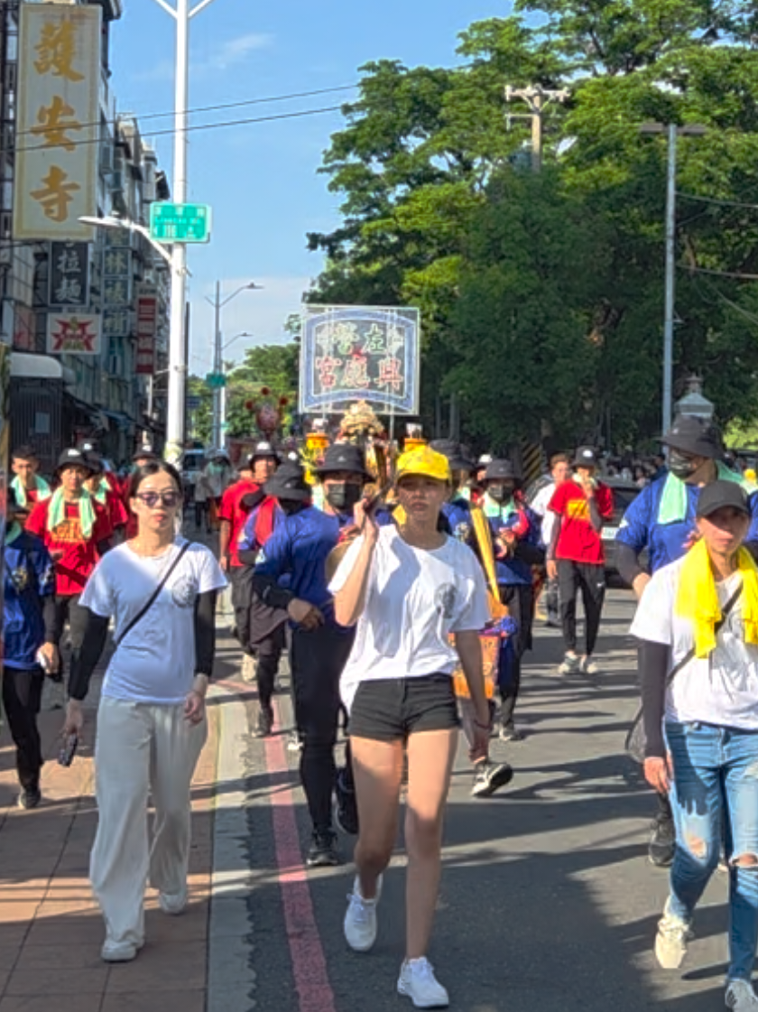 @帥哥跑廟會