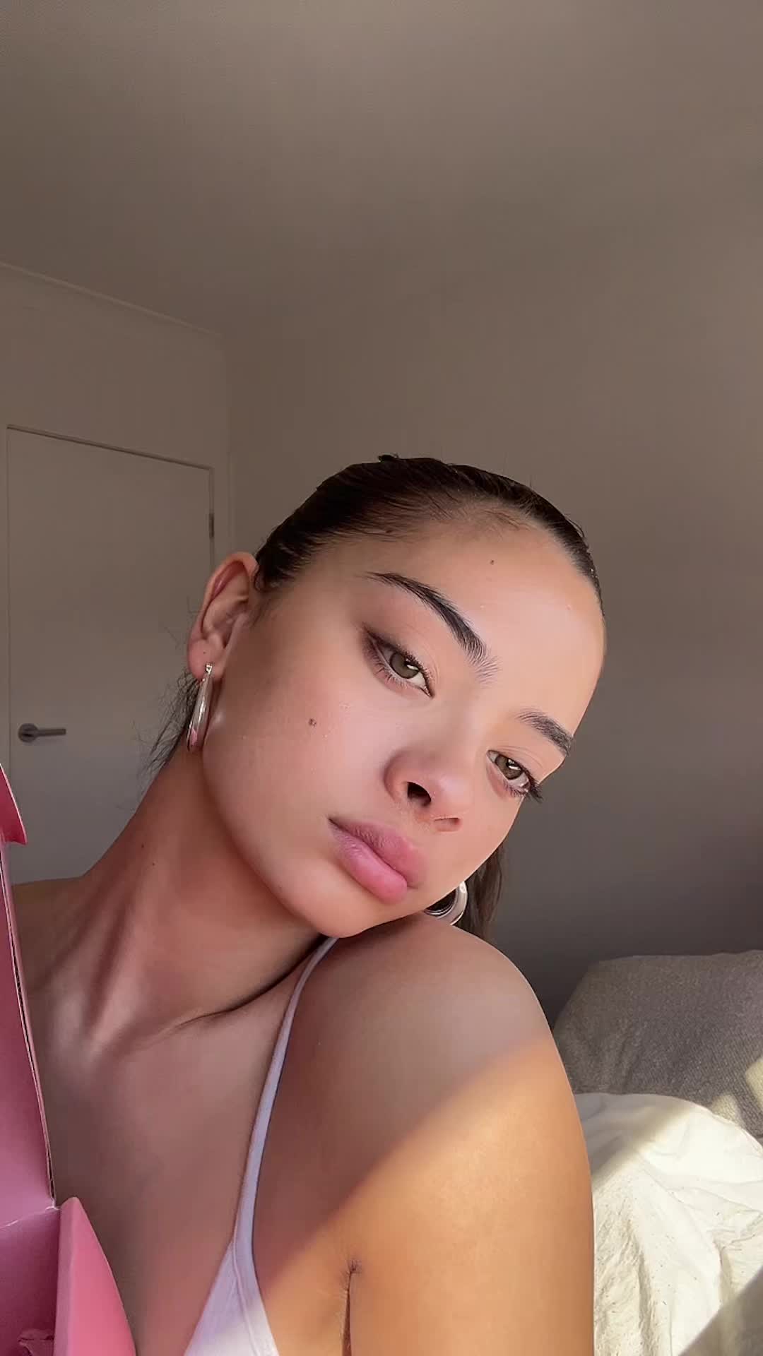@Sienna Roberts