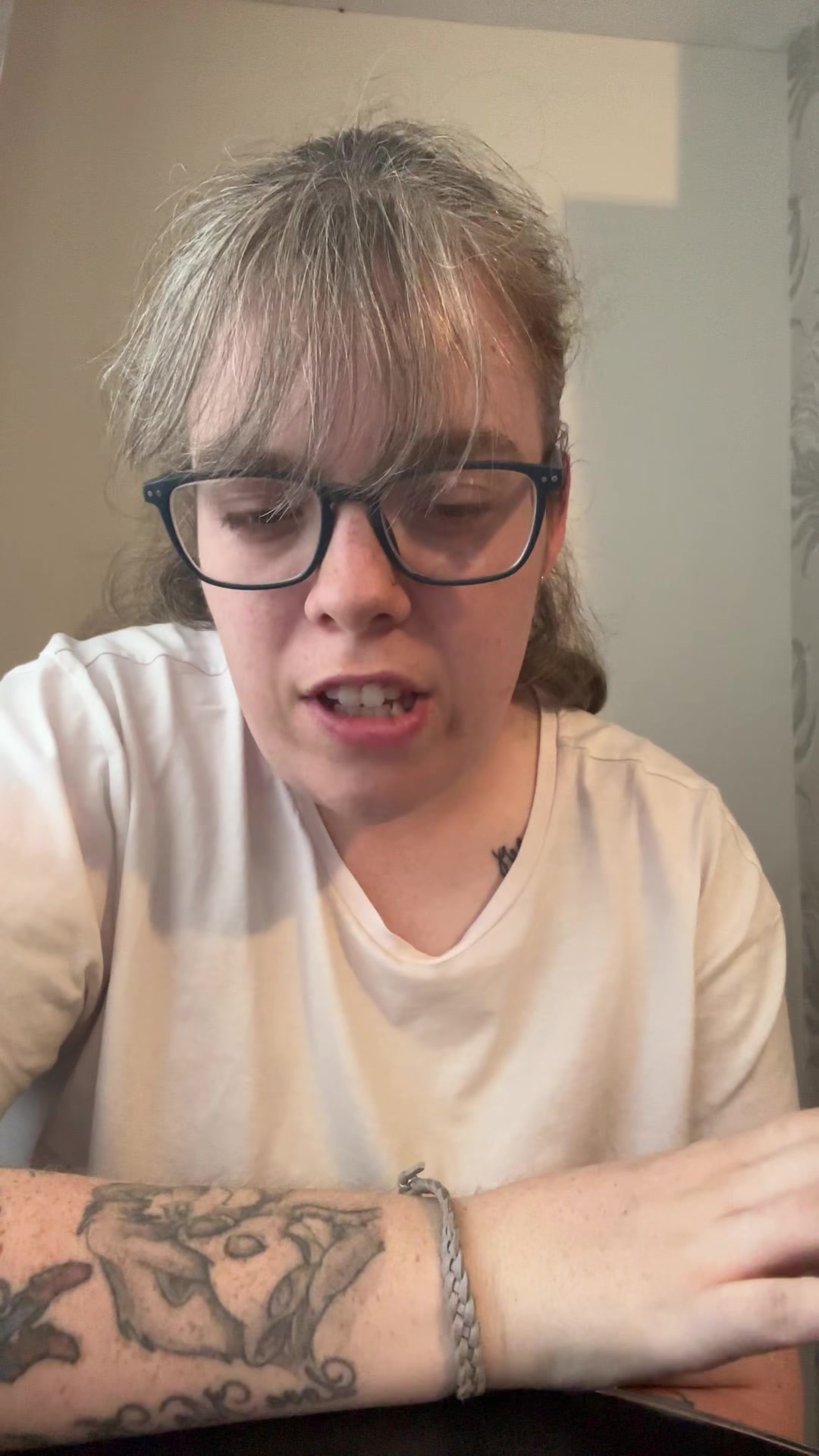 @Emꨄ