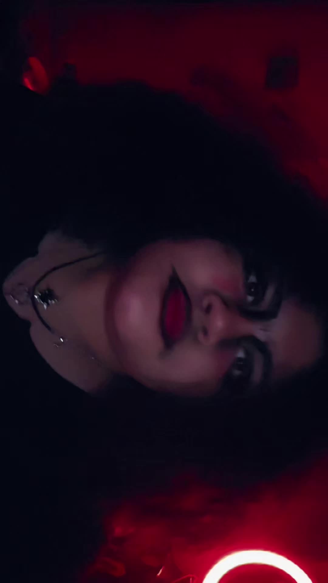 @🖤