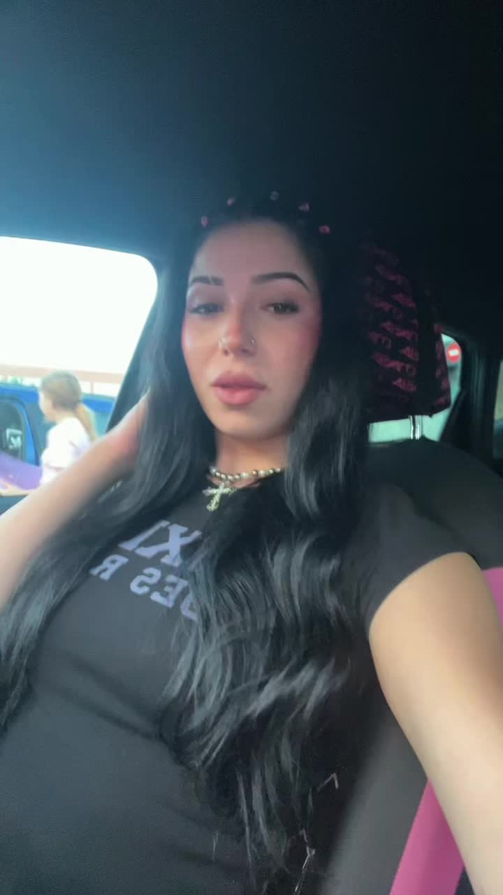 @𝑚 𝑒 𝑟 𝑦🦂