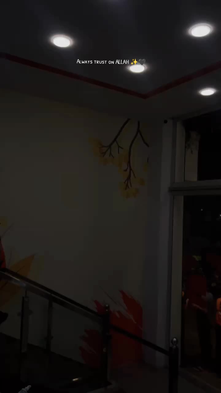 @آوارہ🕊️