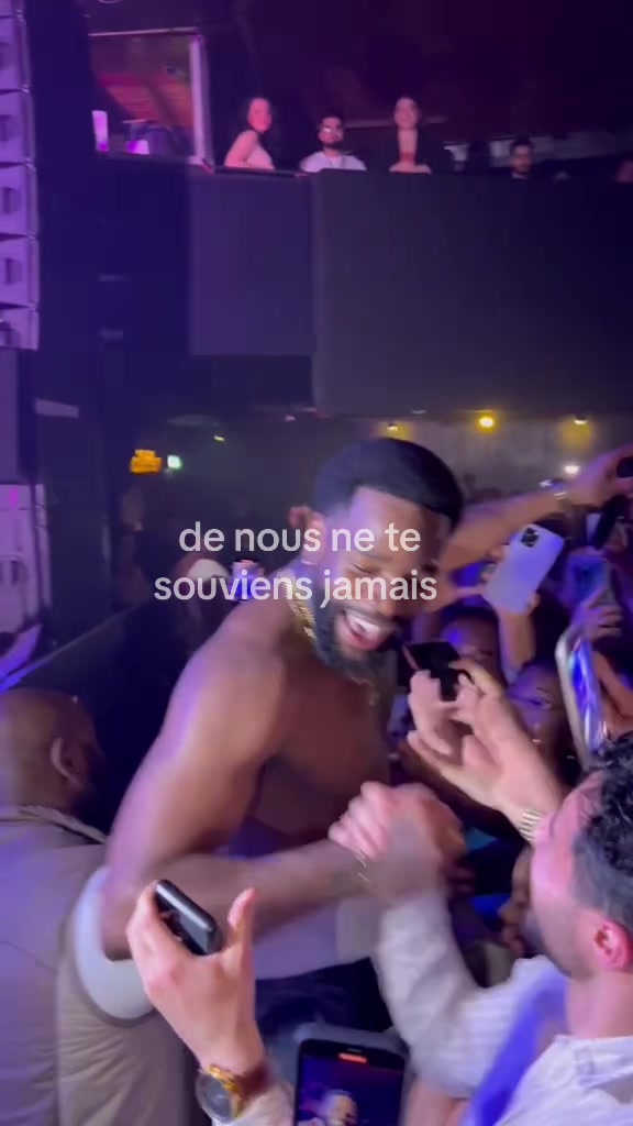 @𝐇