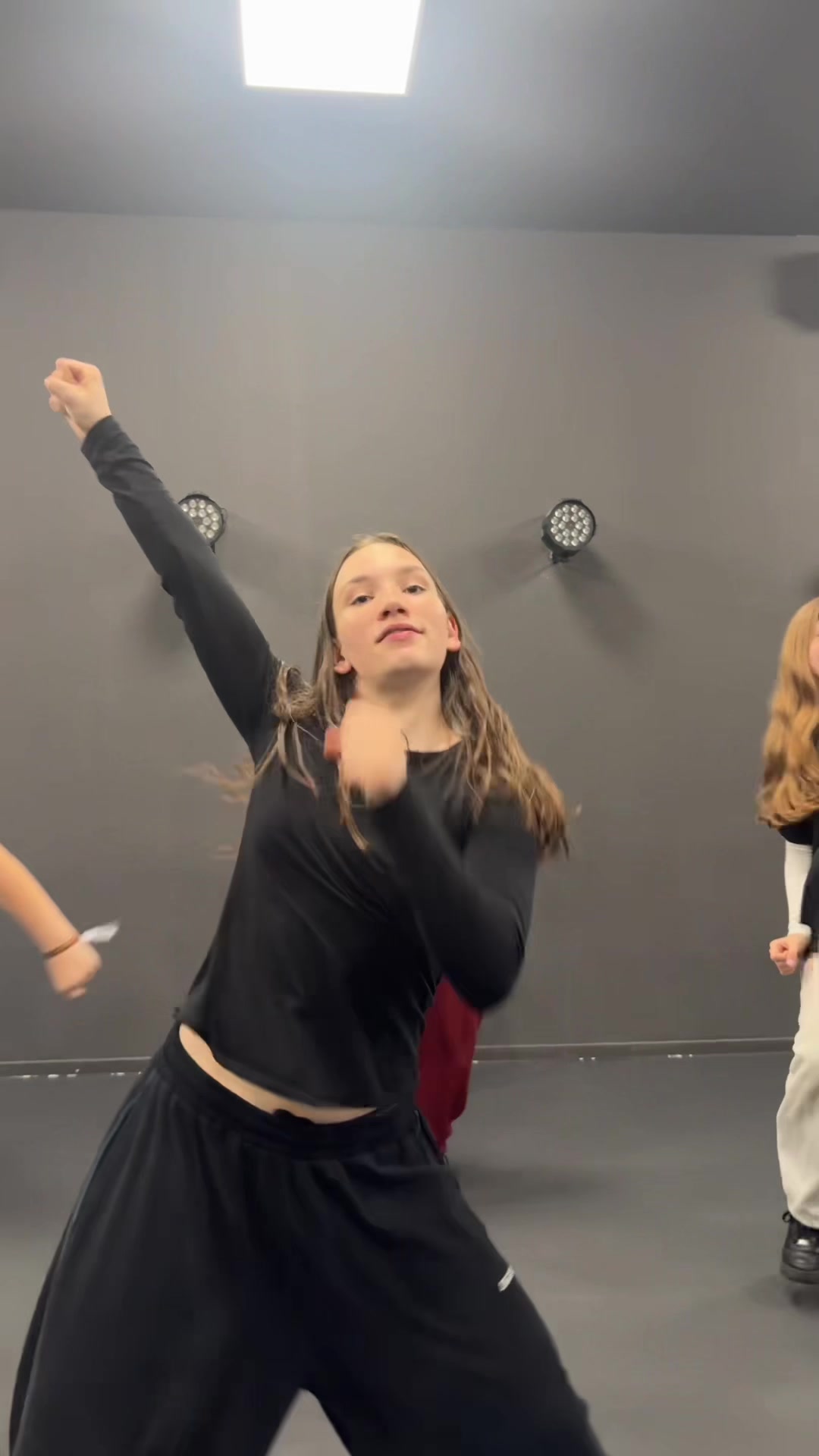 @M-dance.si