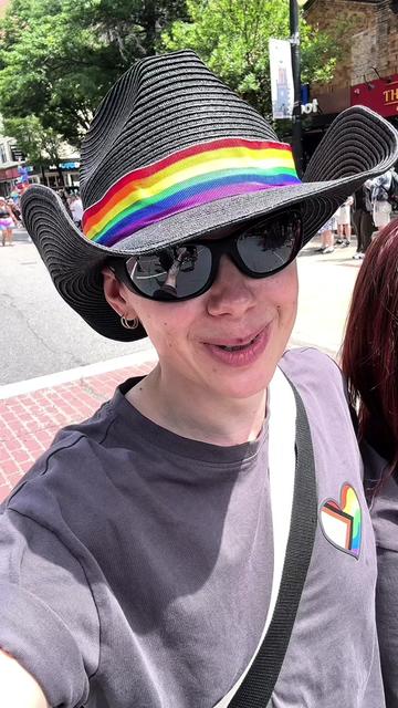@Live free or die🏳️🌈