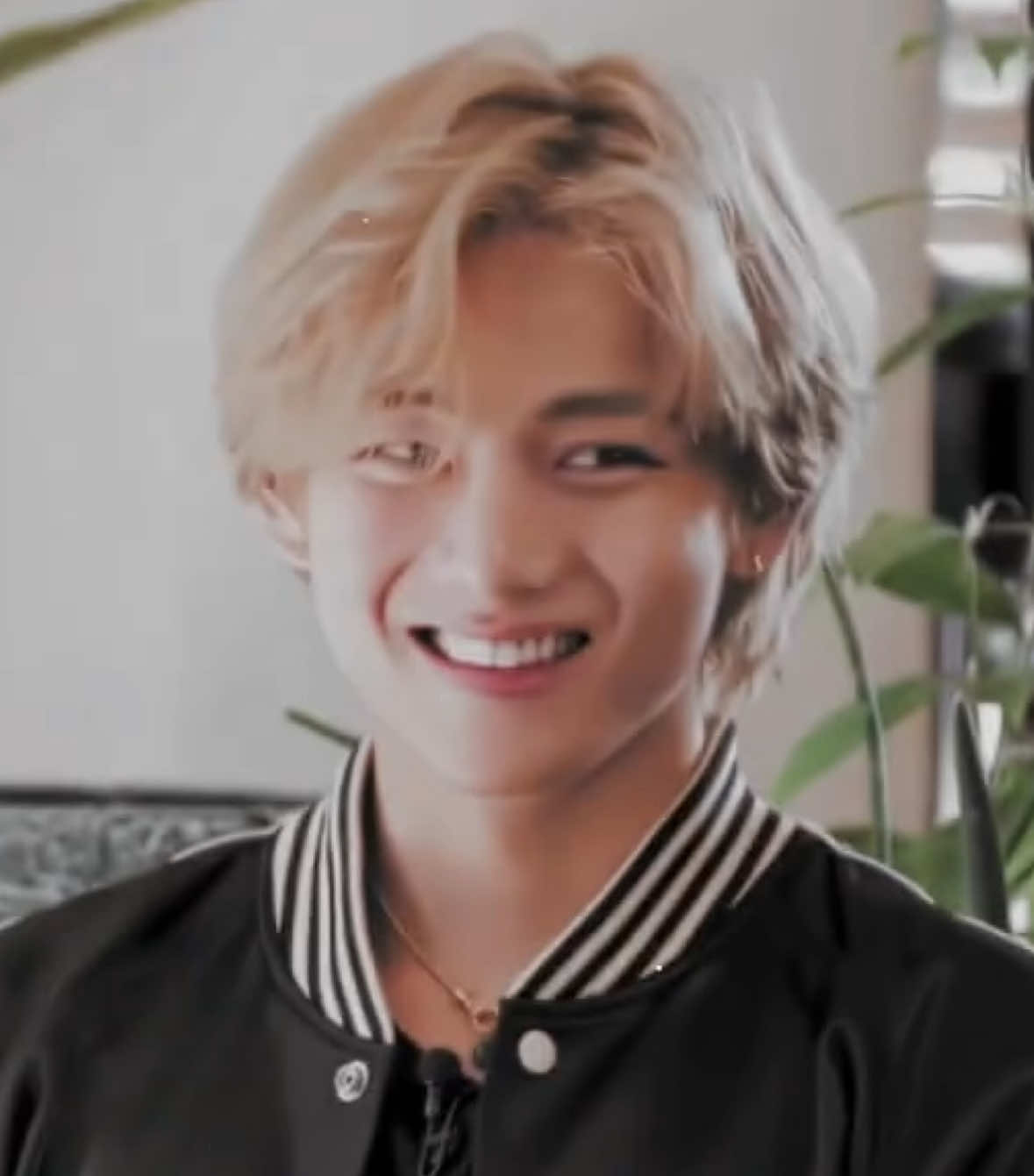 @앤젤린⁷ |saw bts 4/25