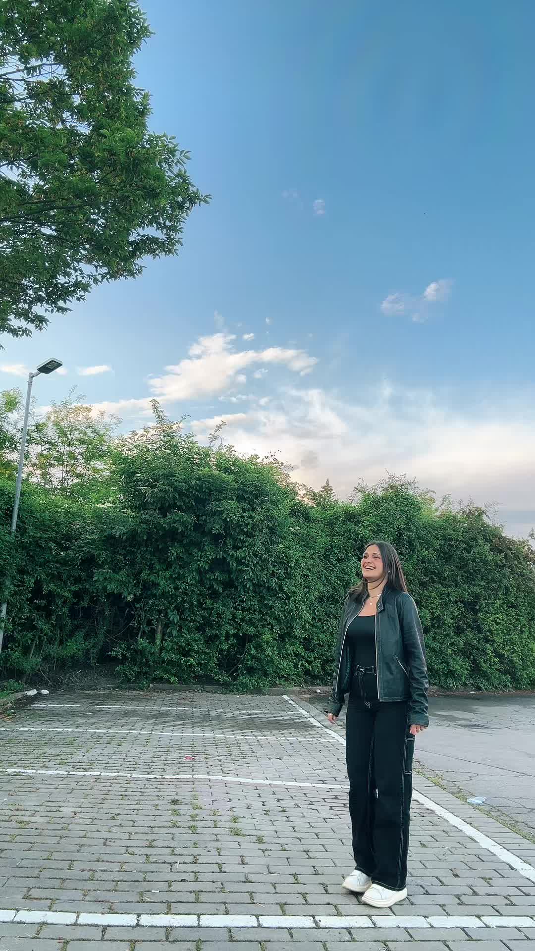 @eleシ