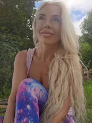 @BlondiFox