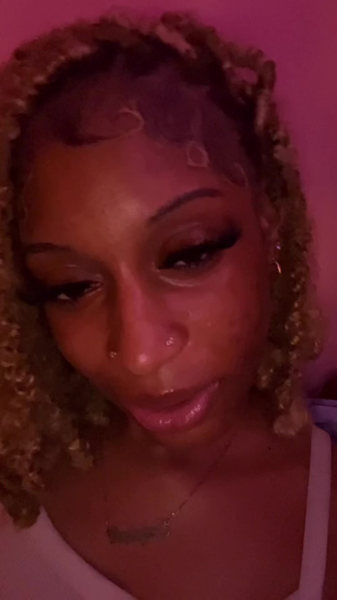 @eniyiahhh_