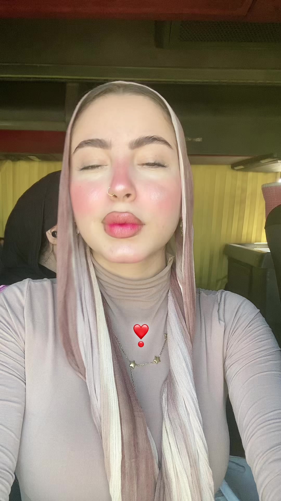 @FARAH🕊️