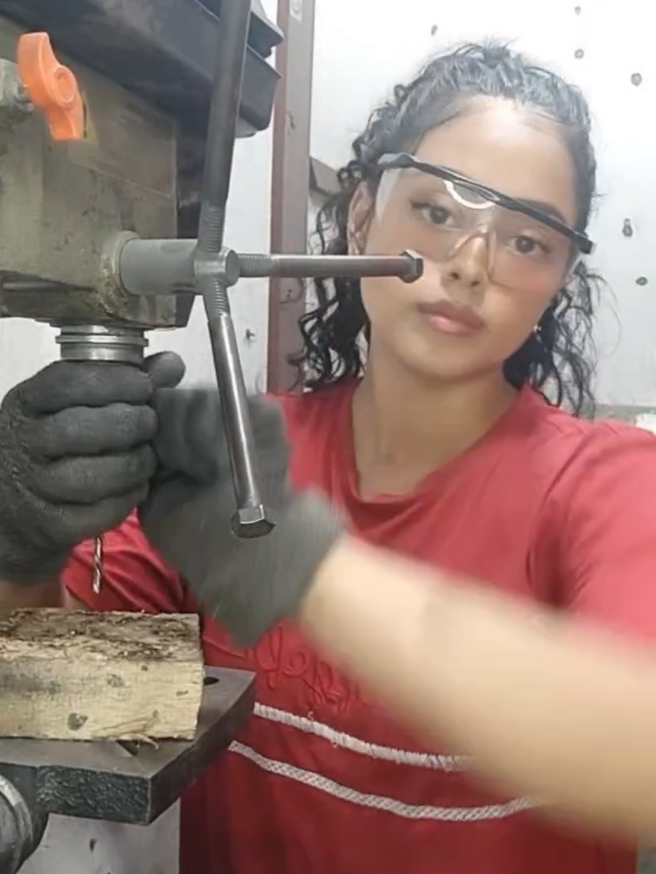 @Daniela. 👩&zwj;🔧