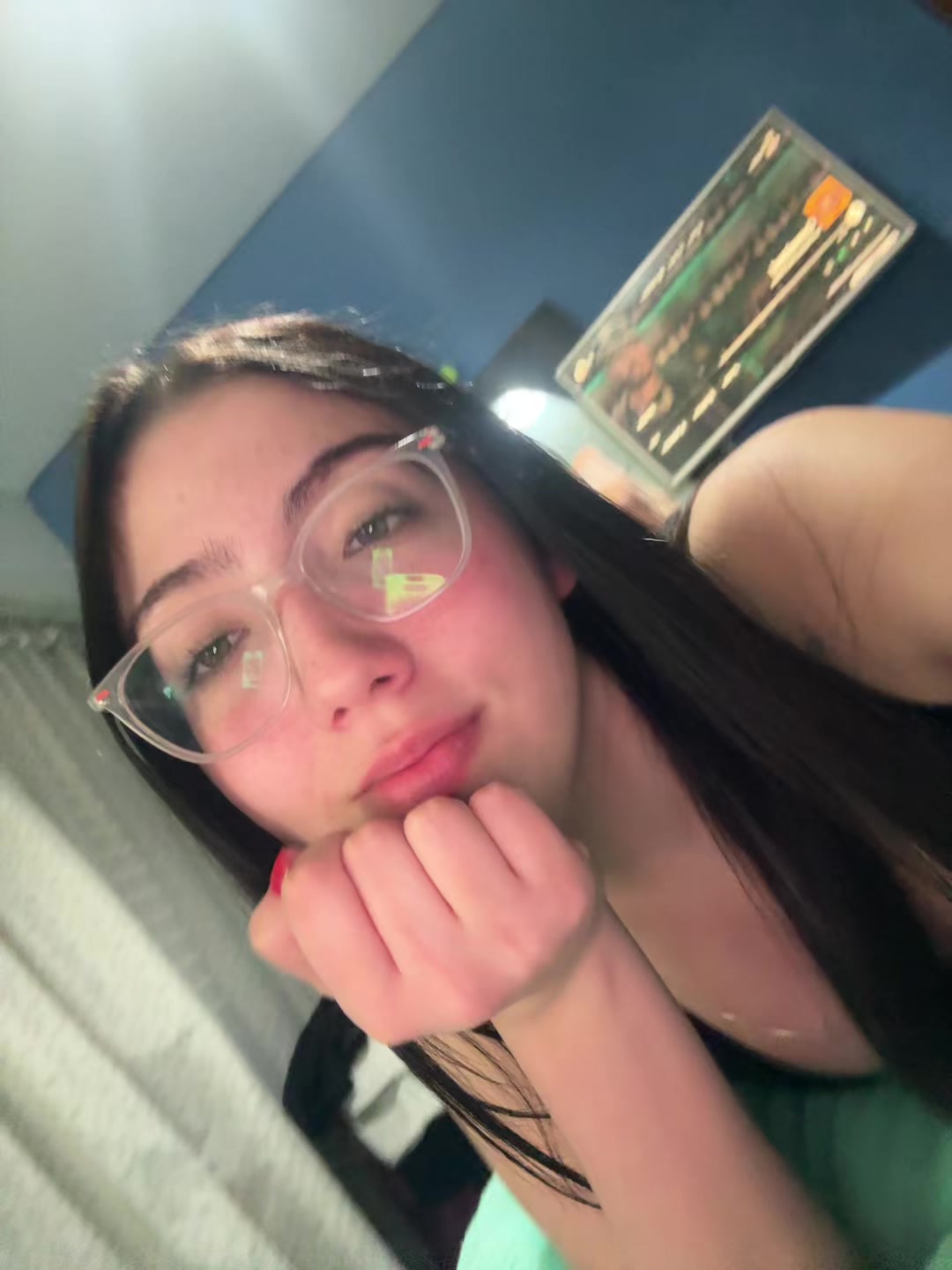 @whoisvickyy