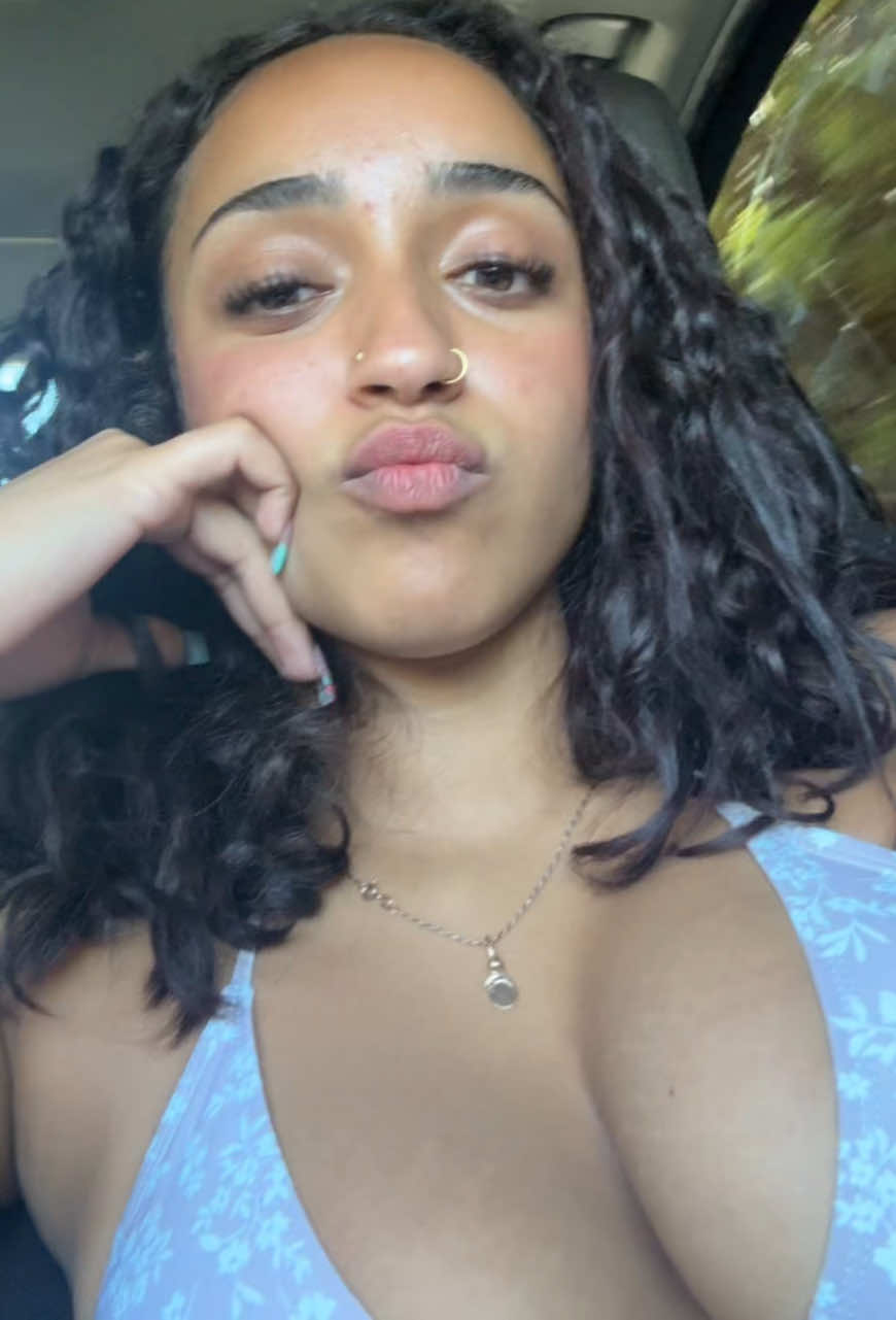 @👣👣