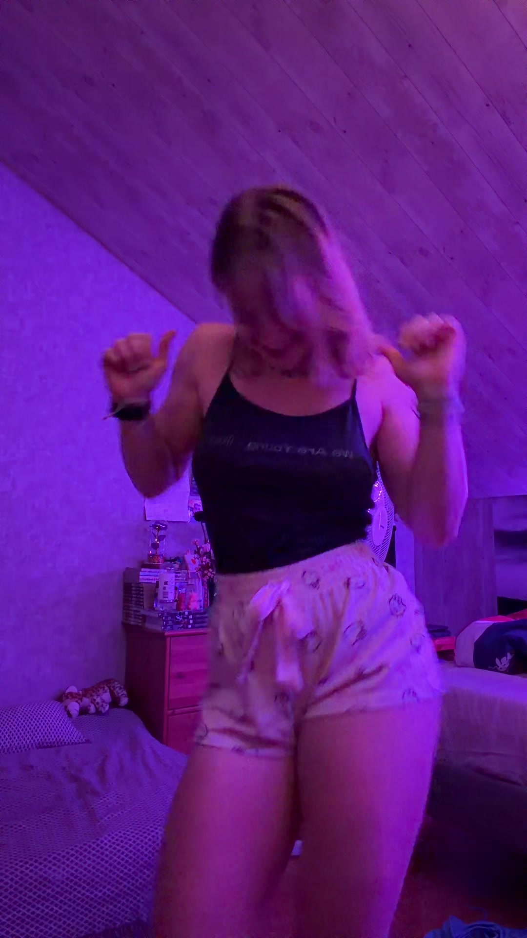 @LIS4 🎀