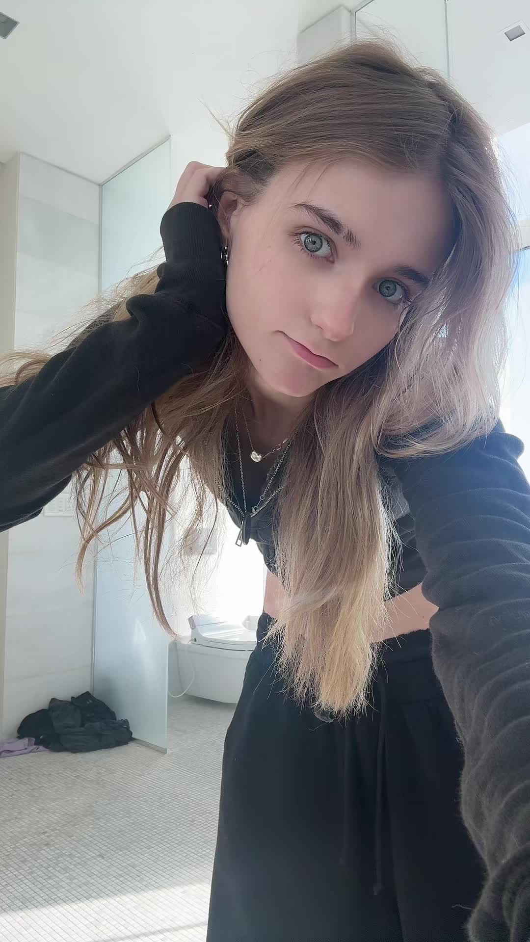 @elladaveyyyy