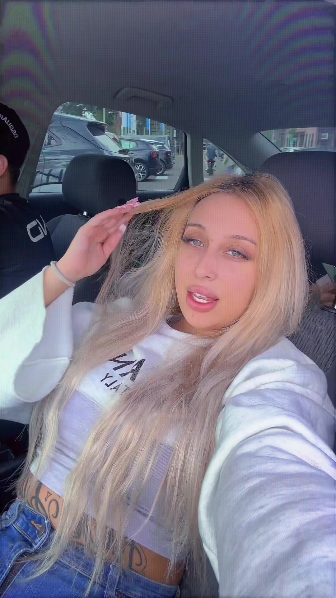@C💫