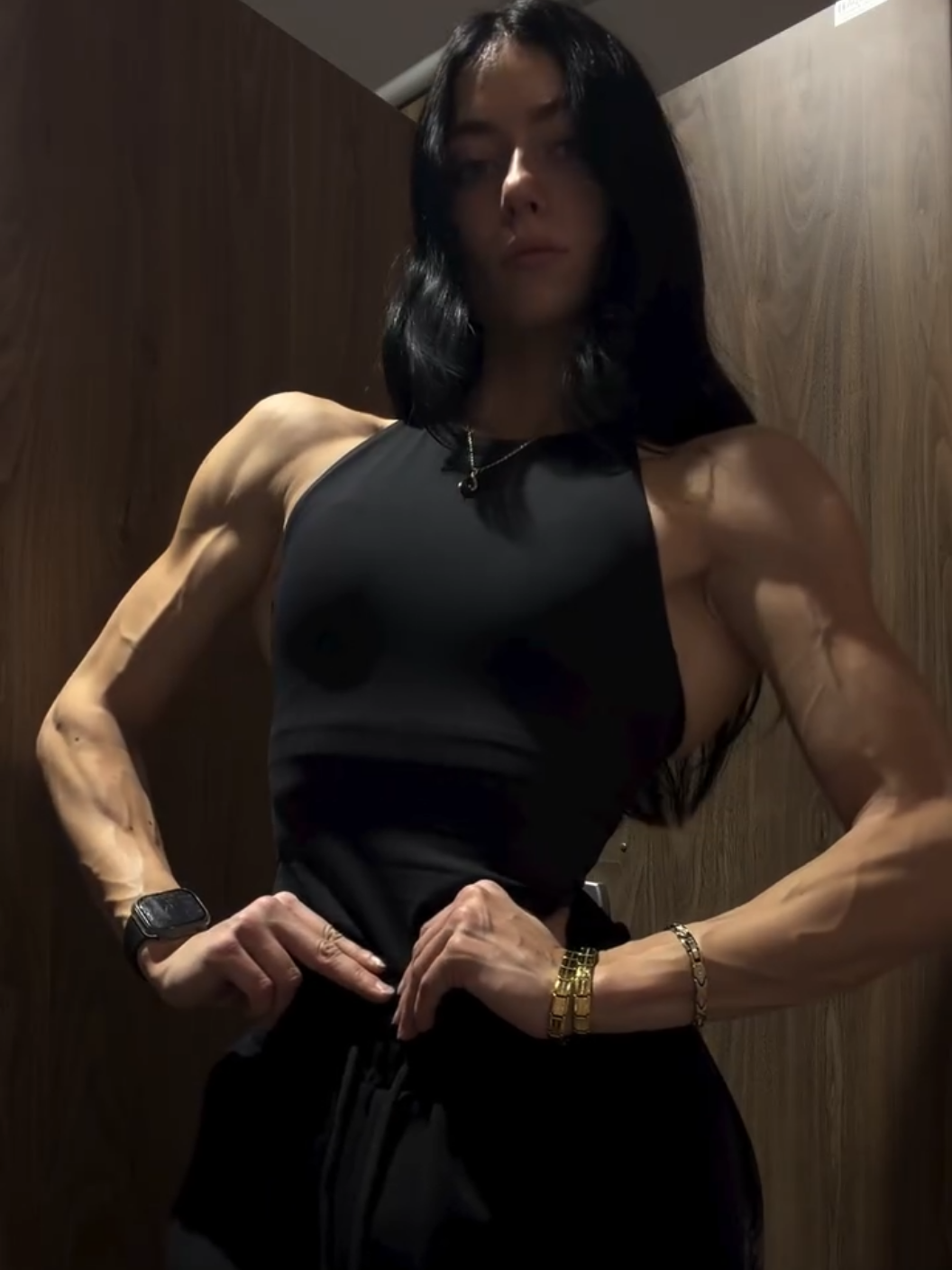@muscle.girl.queens
