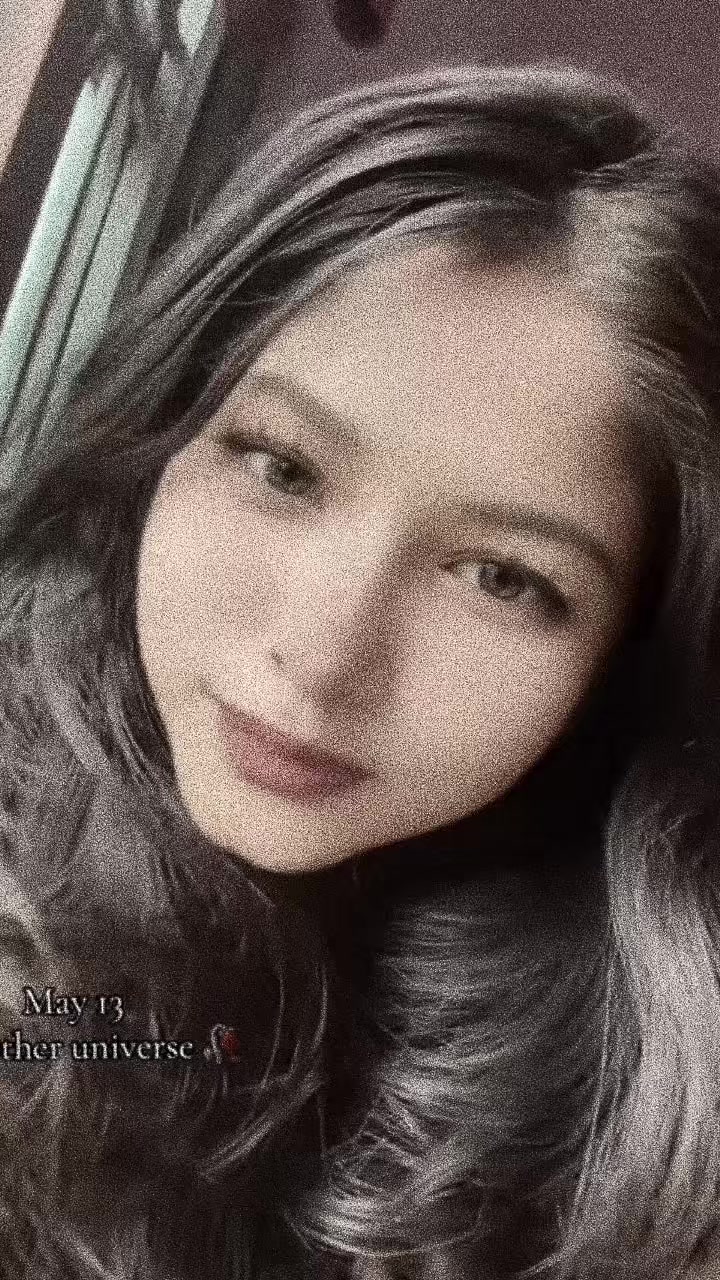 @Khushi🖤