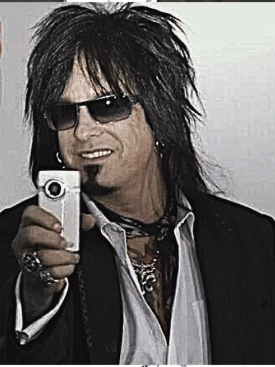 @𝓛𝓮𝓲𝓰𝓱🎸