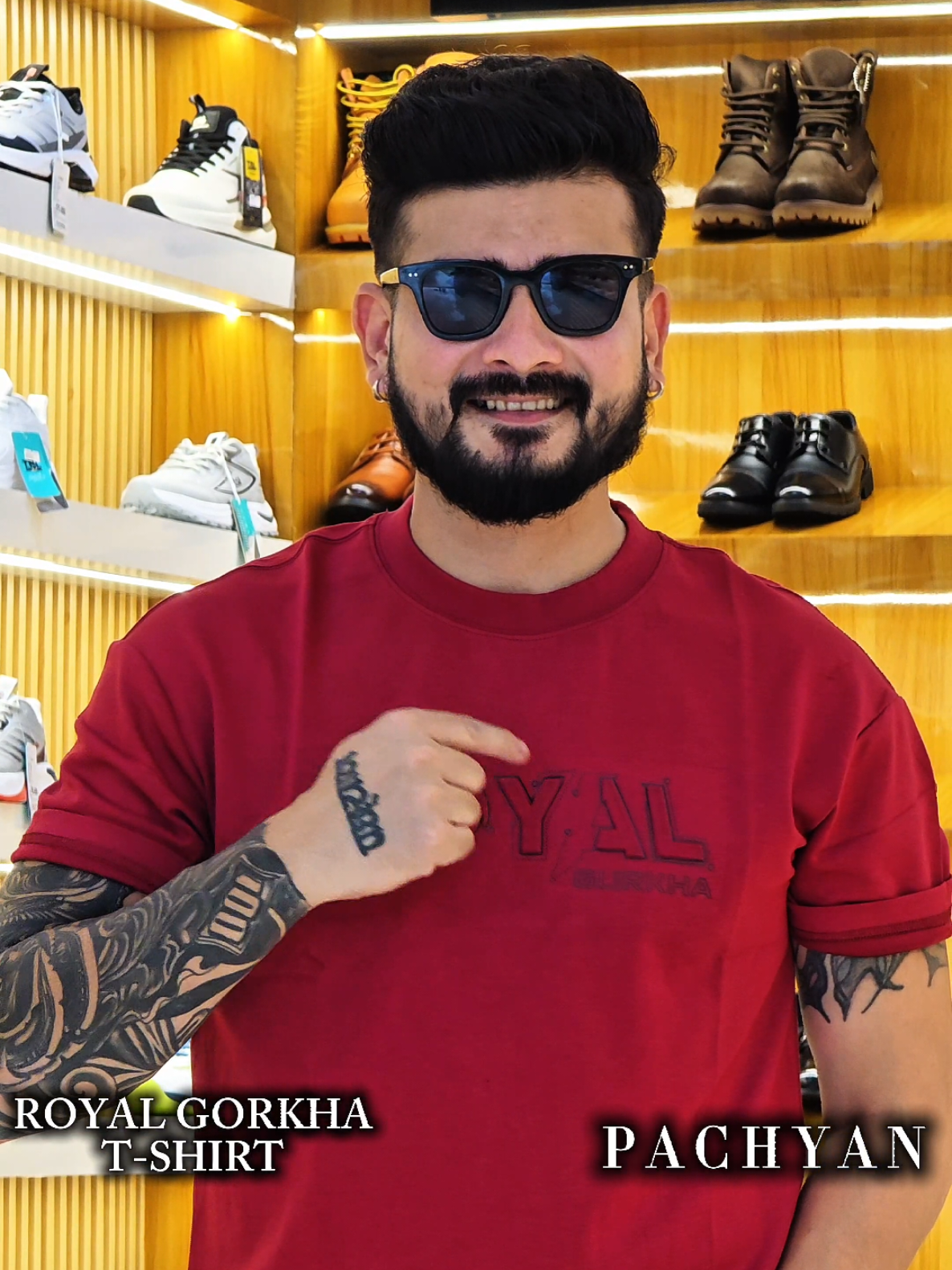 @पछ्याण wears