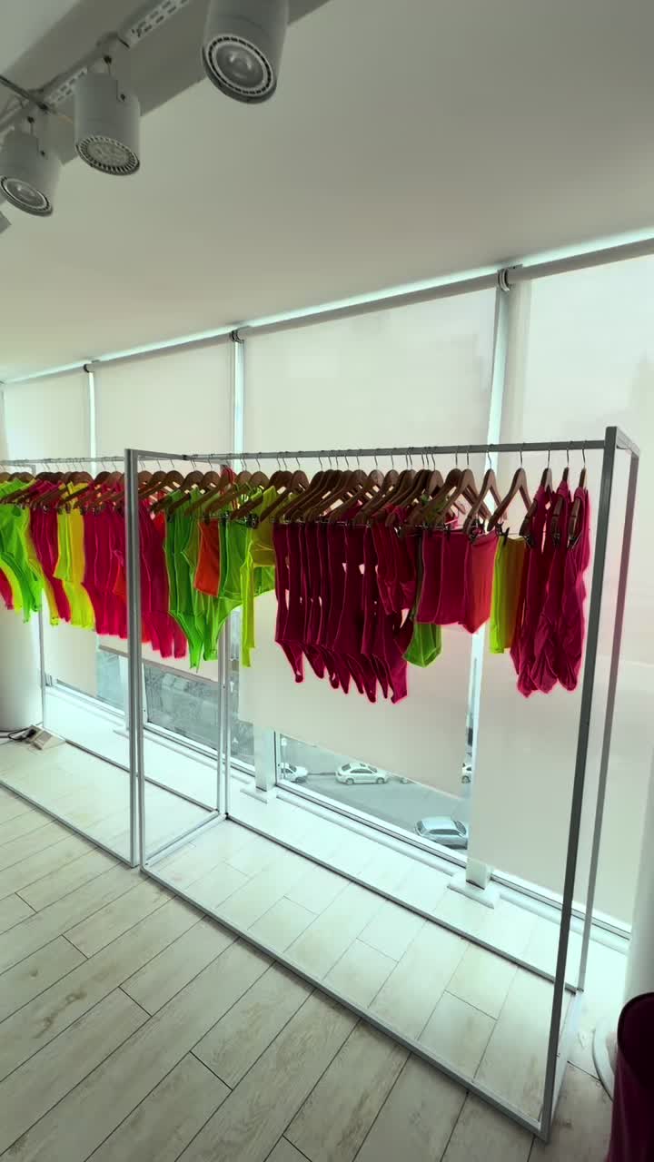 @Pineapple Showroom