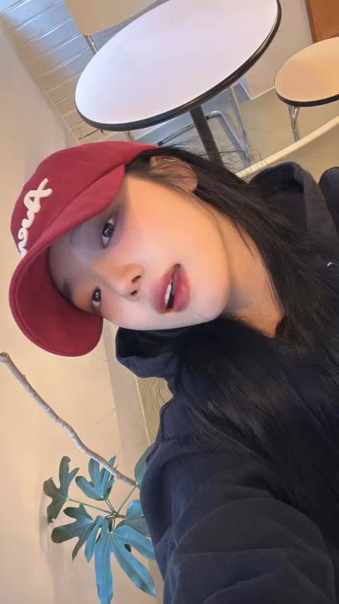 @rosieline_