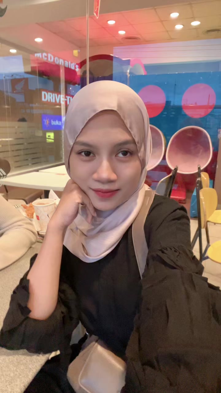 @Maudhy Ferari