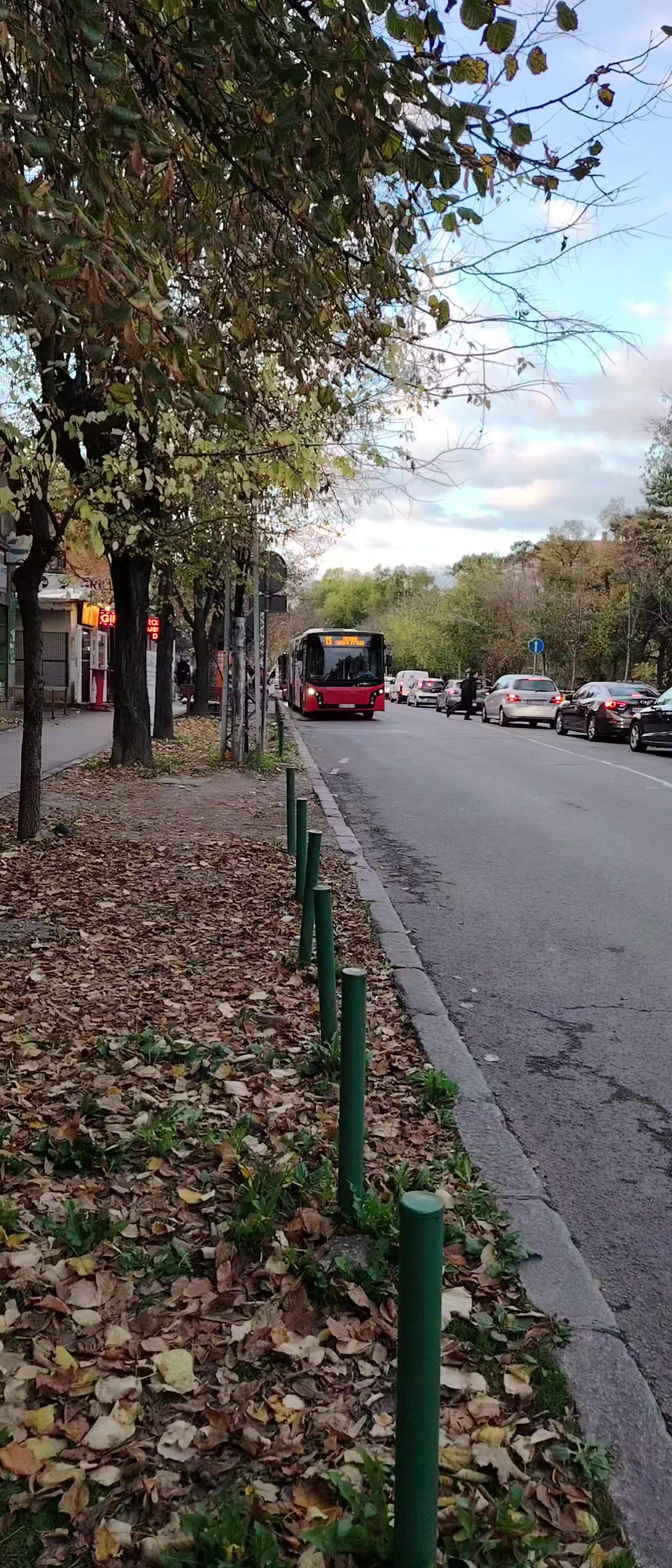 @Autobusi