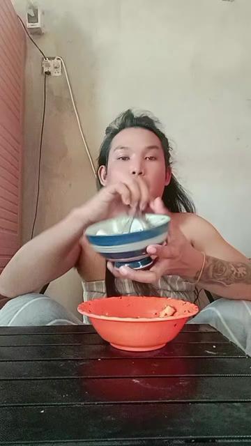 @ម៉ាក់សិទ្ធ លក់ម្ជូរ
