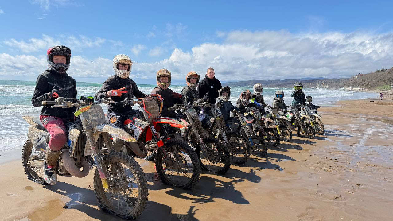 @Kids Cross