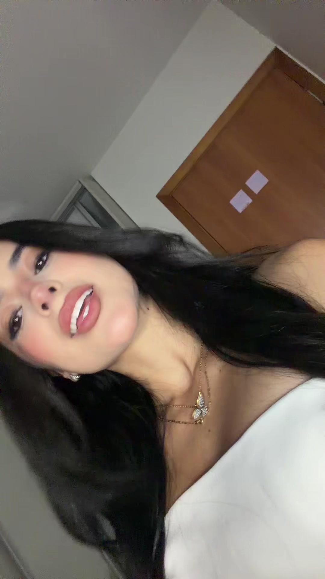 @beaqueiroz