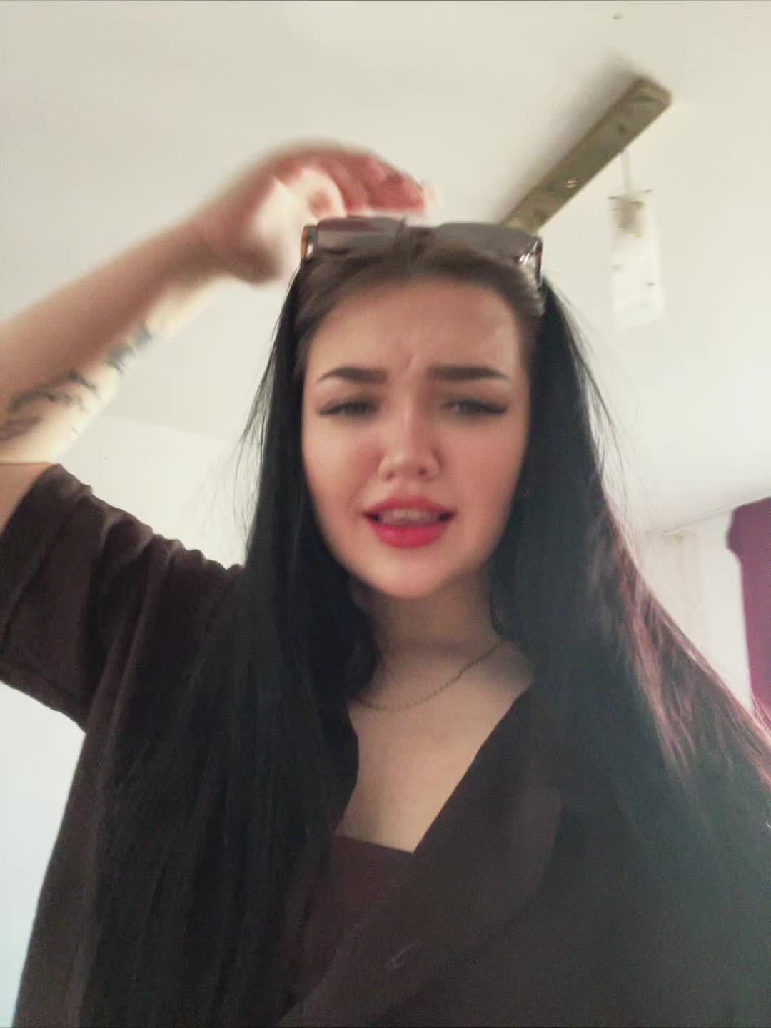 @...