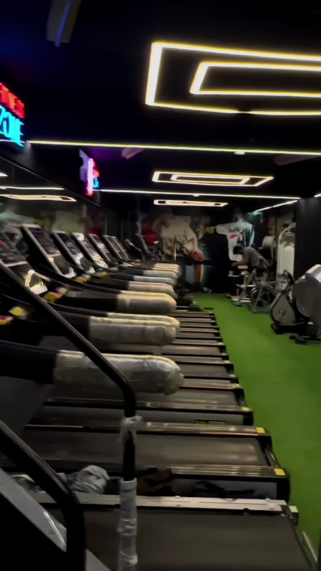 @GOLDS GYM
