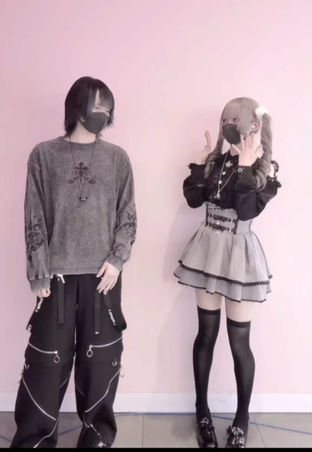 @にこ