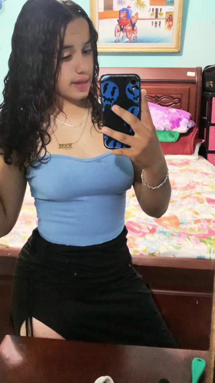 @🧍🏻&zwj;♀️👸🏻