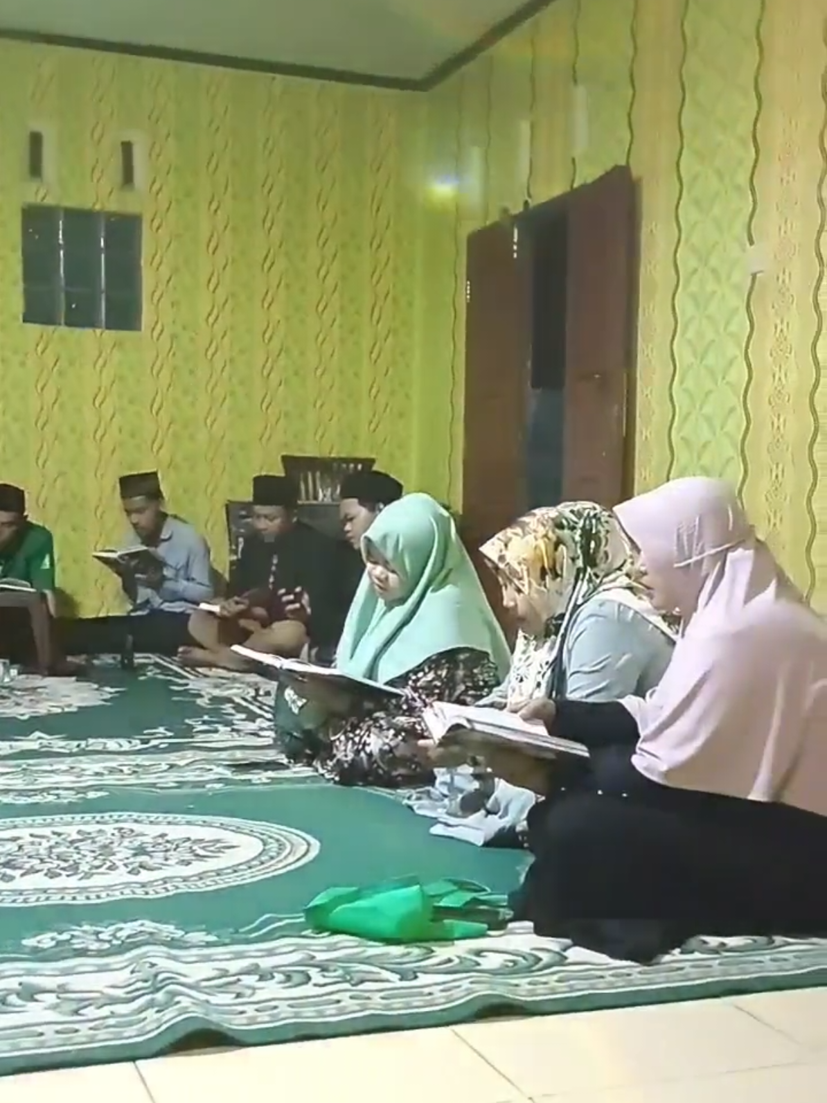 @Ainurrr