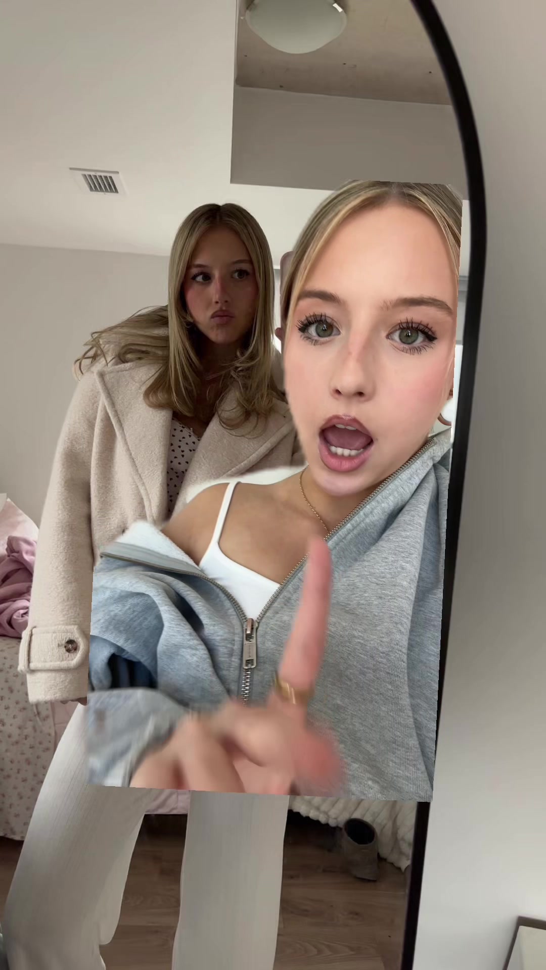 @KYRA| WELLNESS + FASHION
