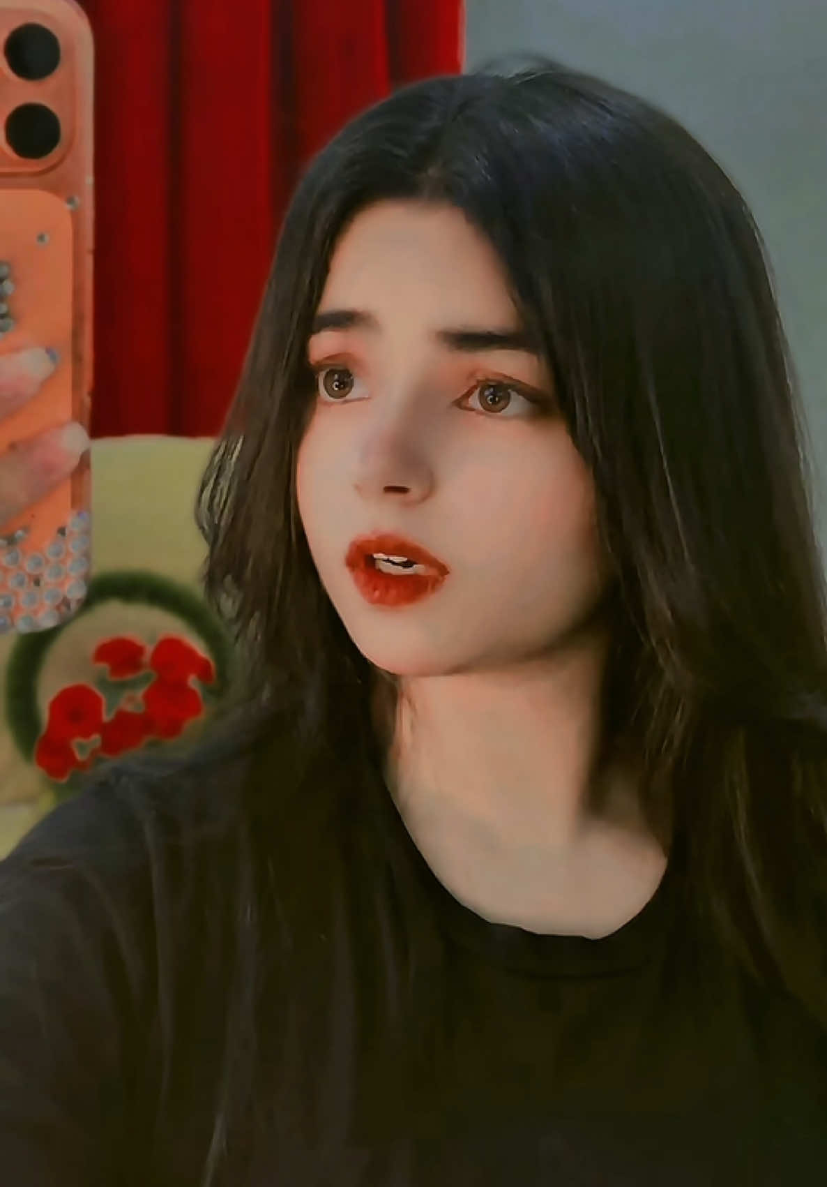 @👑 𝑸𝑼𝜠𝜠𝑵 𝑮 👑