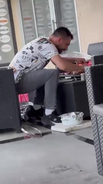 @🦈