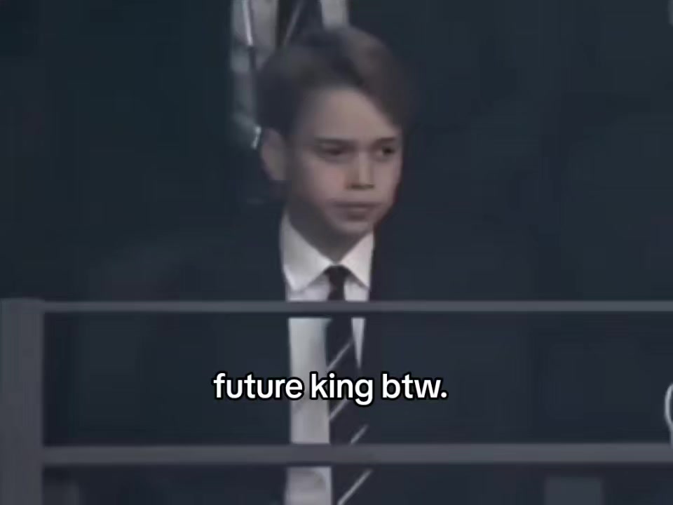 @♔ 𝓡𝓸𝔂𝓪𝓵 𝓩𝓱 🇬🇧