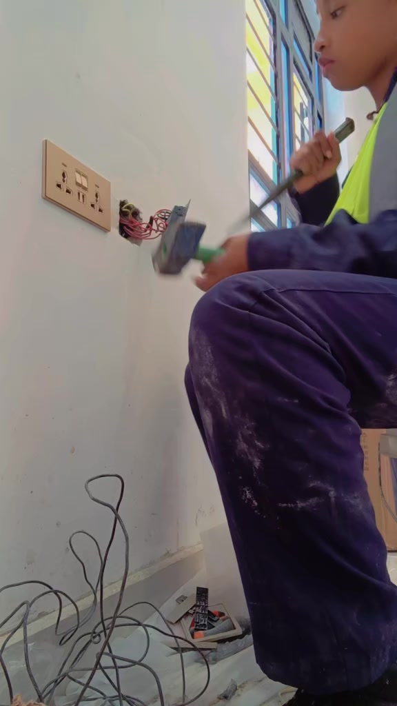 @Nelly Electrician