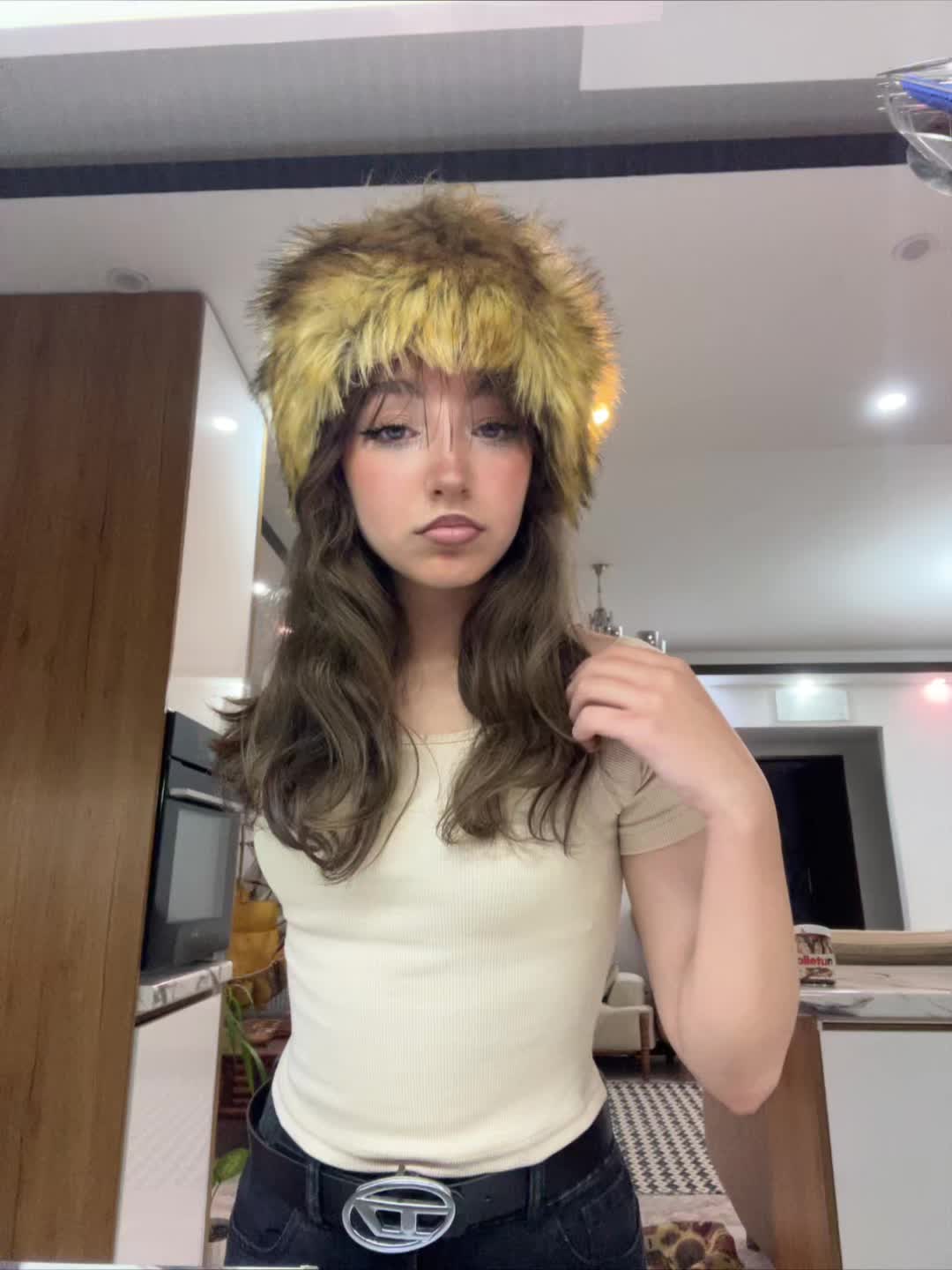 @𝐅𝐚𝐫𝐢💘