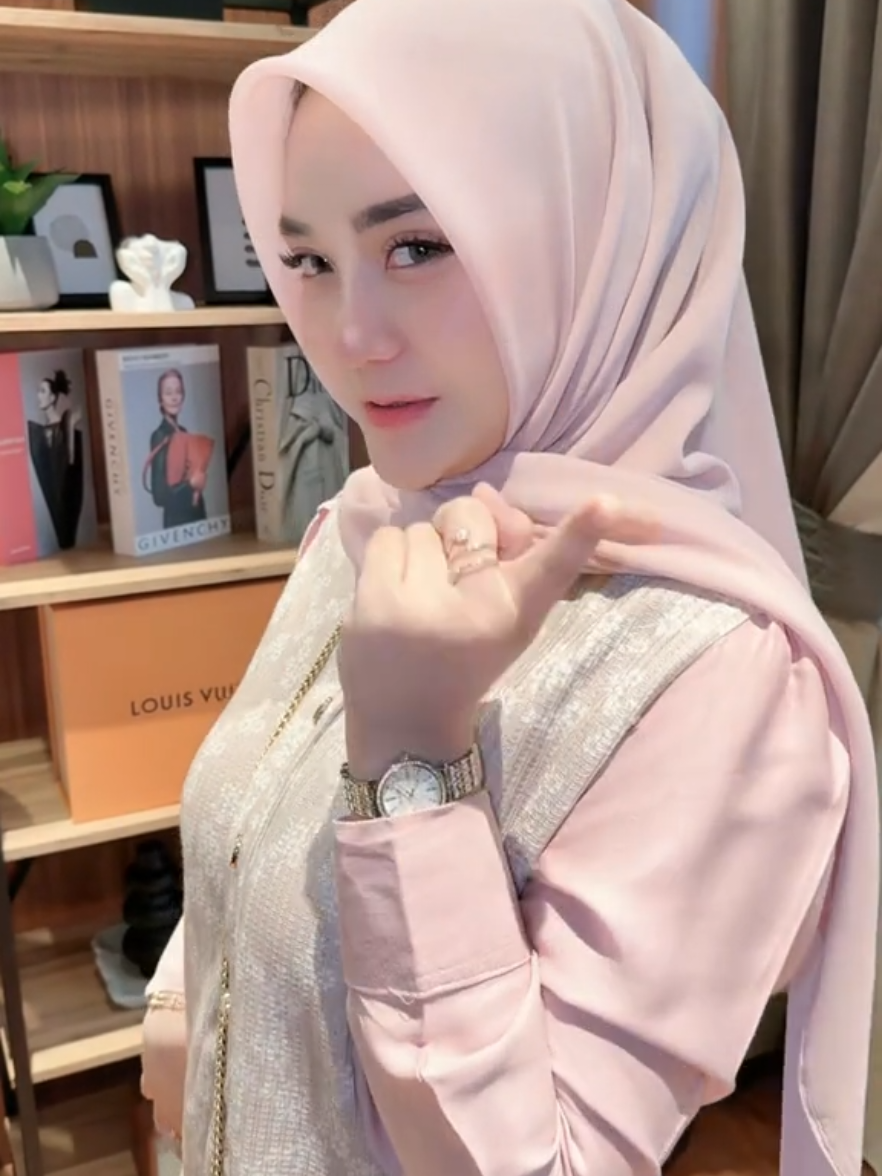 @Azura