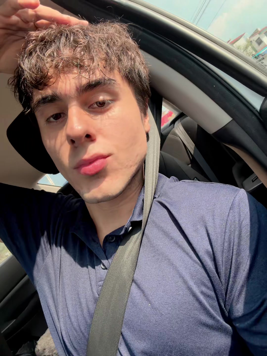 @Macías
